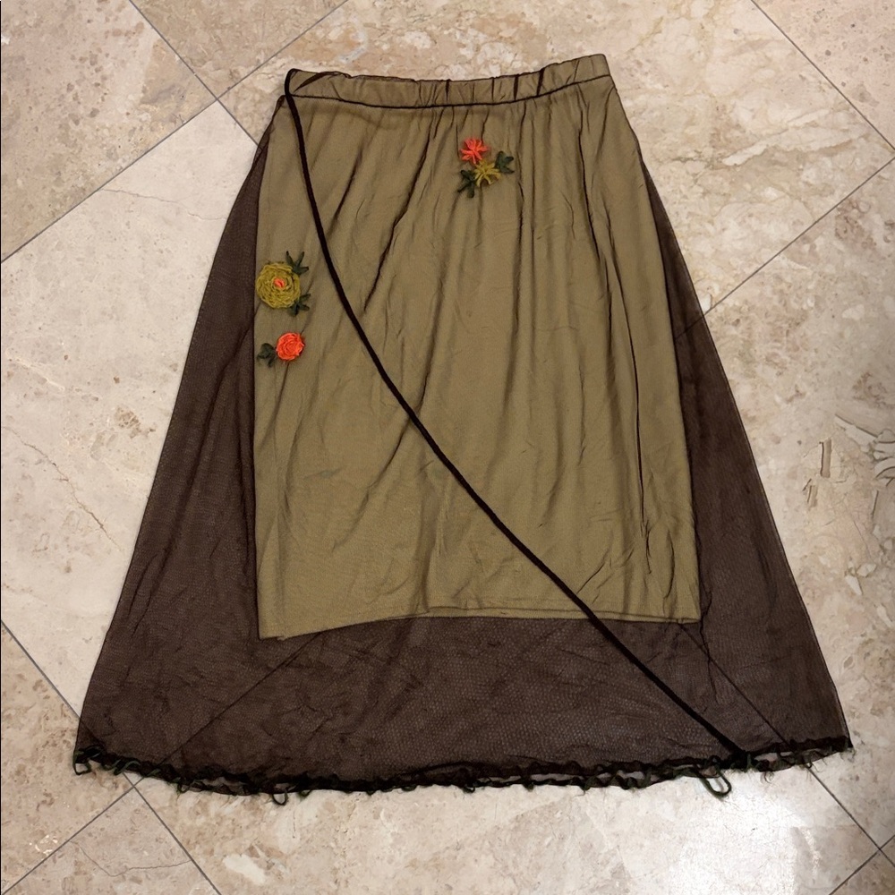 Chic Skirt with Floral Embroidery
